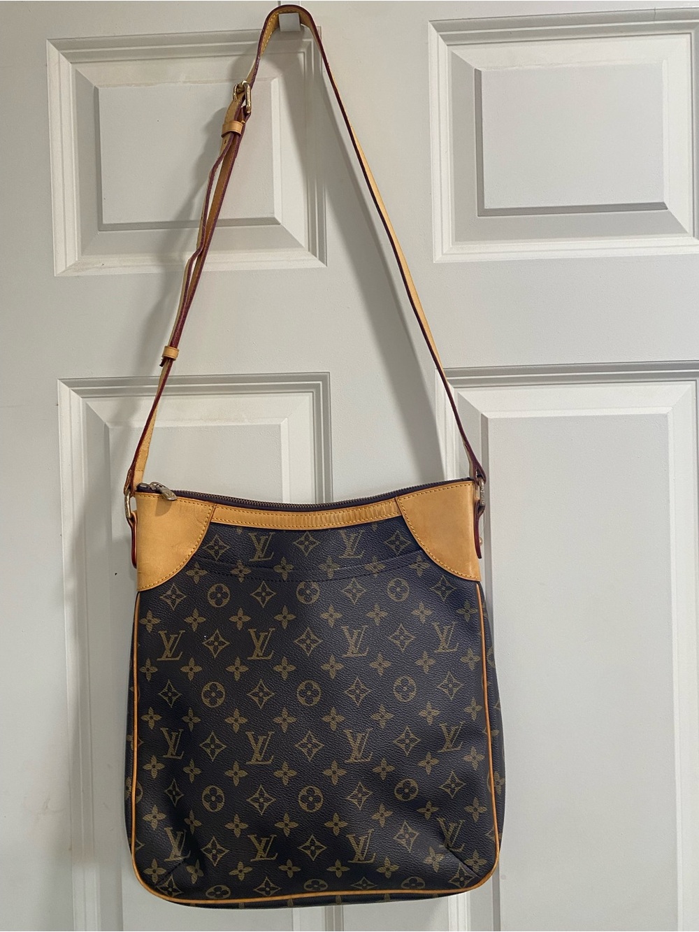 Shoulder Bag - Brown/Light Tan 
💐Authenticity Not Guaranteed💐